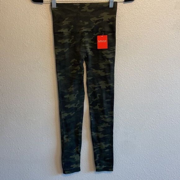 NWT- SPANX- Seamless Leggings for Women Tummy Control- Green Camo- Size XS - Picture 6 of 10